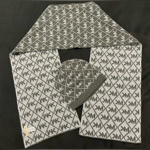 Michaek Kors. Scarf and hat. Grey with silver shimmer